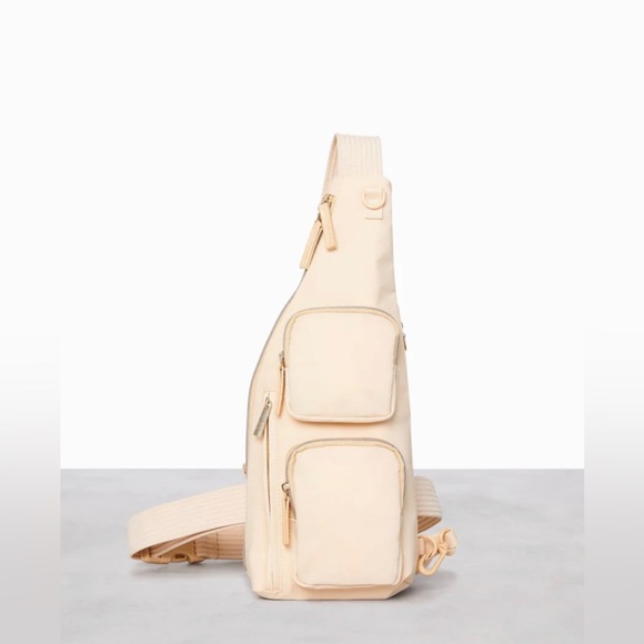BEIS Handbags - Beis survival sling in Beige